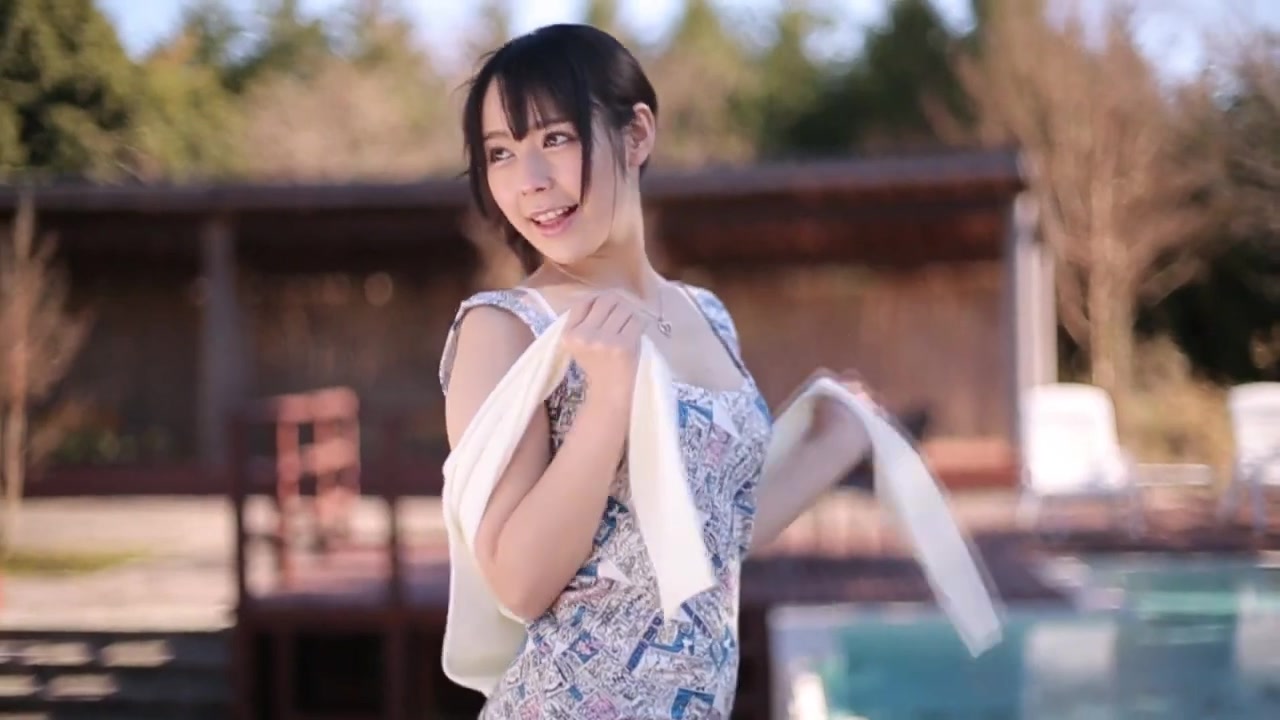 [1PON-80714_001] New to the modeling profession, this student was immediately eaten by the guys